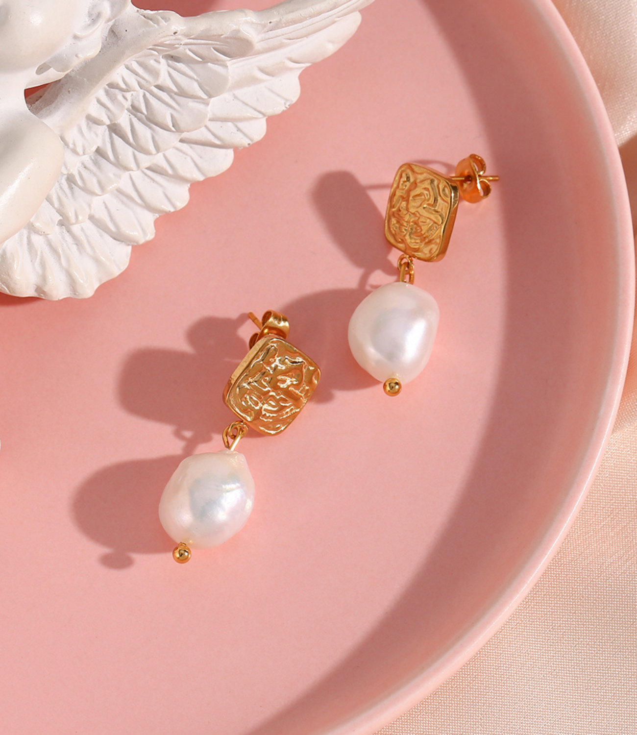 Reina Pearl Earrings
