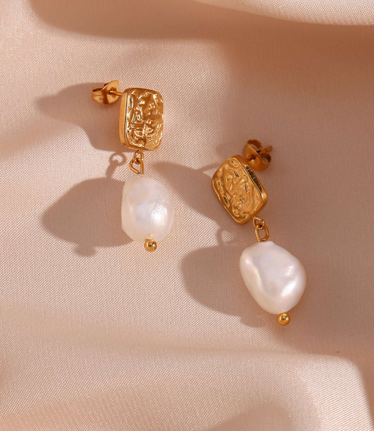 Reina Pearl Earrings