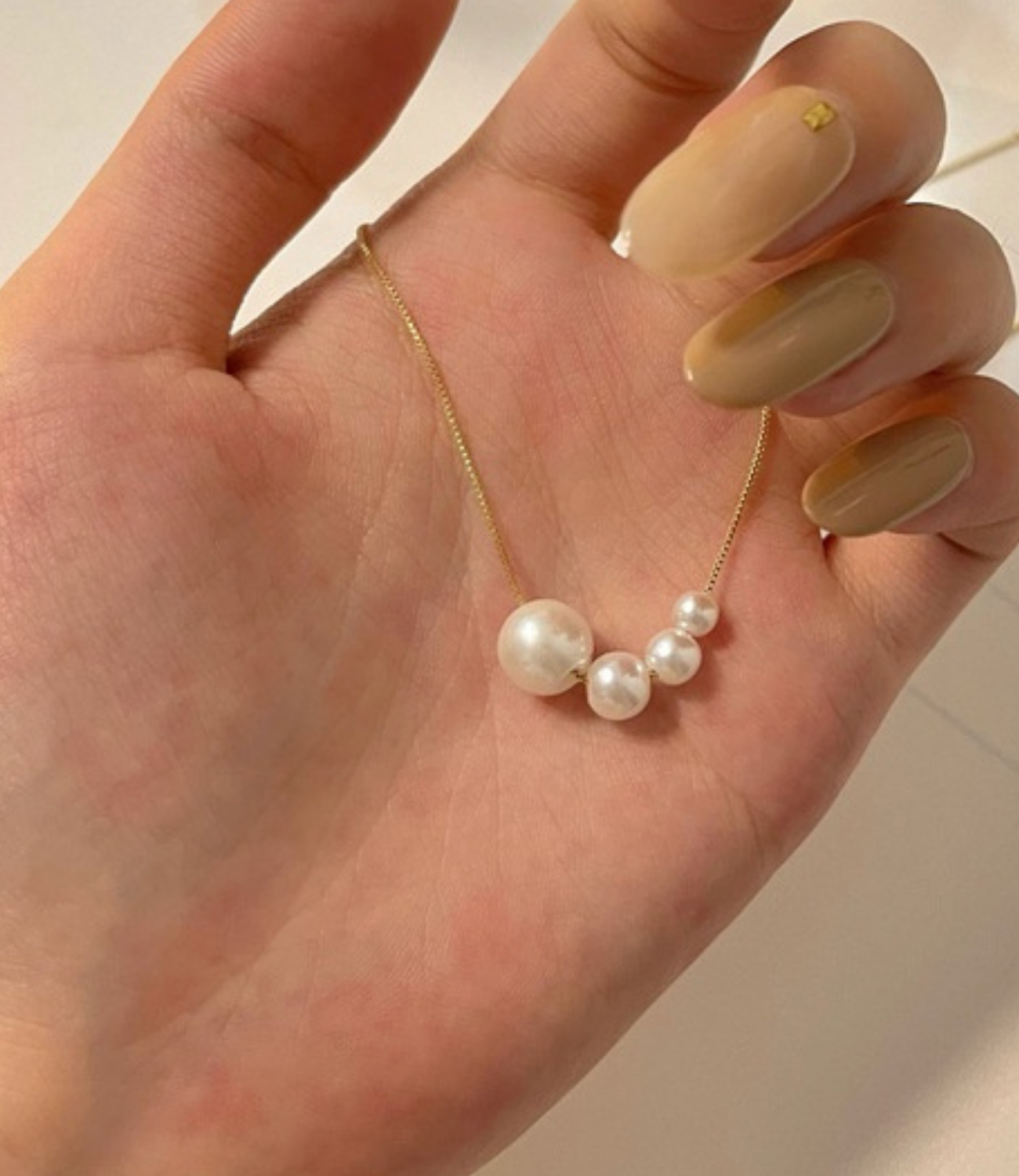 Glossy Pearl Necklace