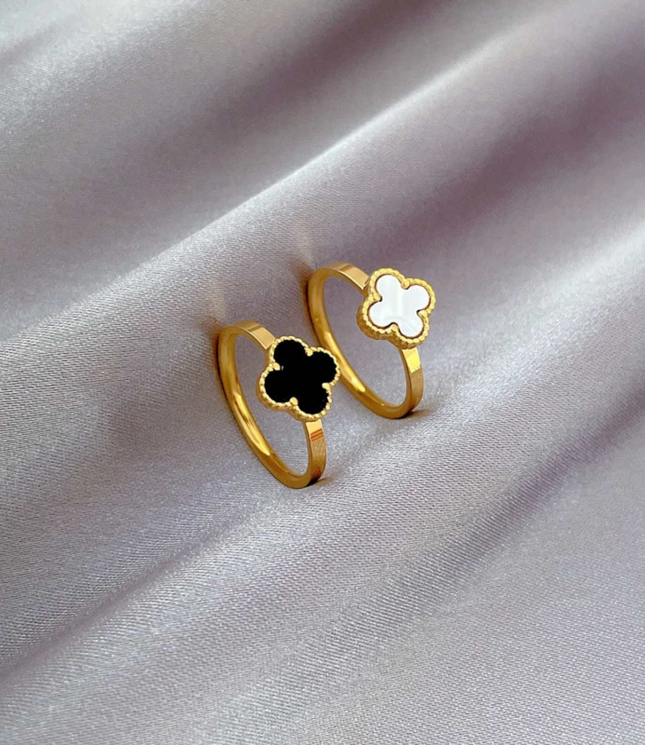 Lucky Leaf Ring Black